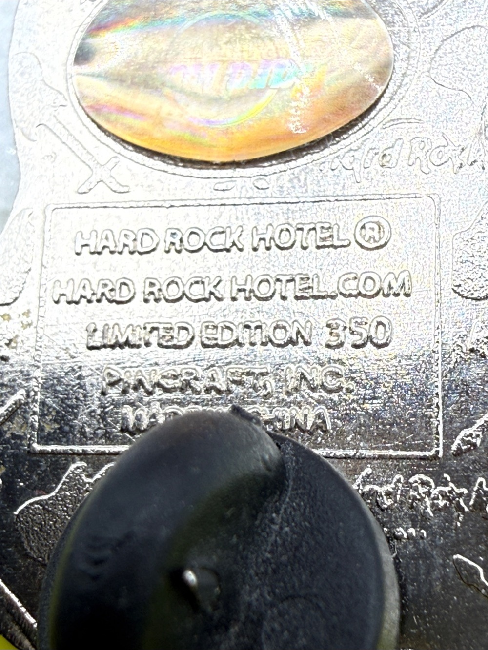 Hard Rock Cafe green blue yellow red Save The Planet Guitar Pin limited edition - Picture 14 of 15